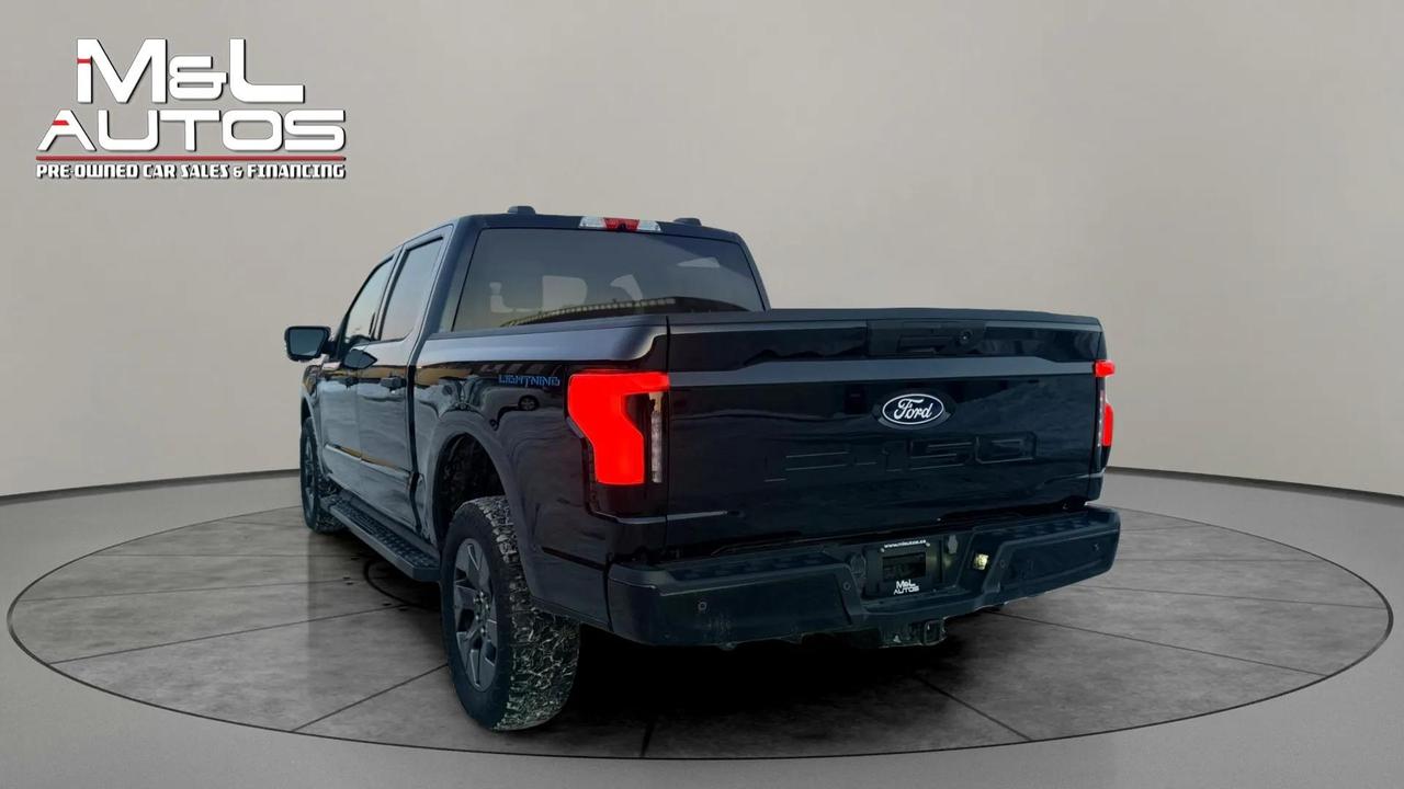 2024 Ford F-150 Lightning XLT 4WD SuperCrew 5.5' Box Photo3