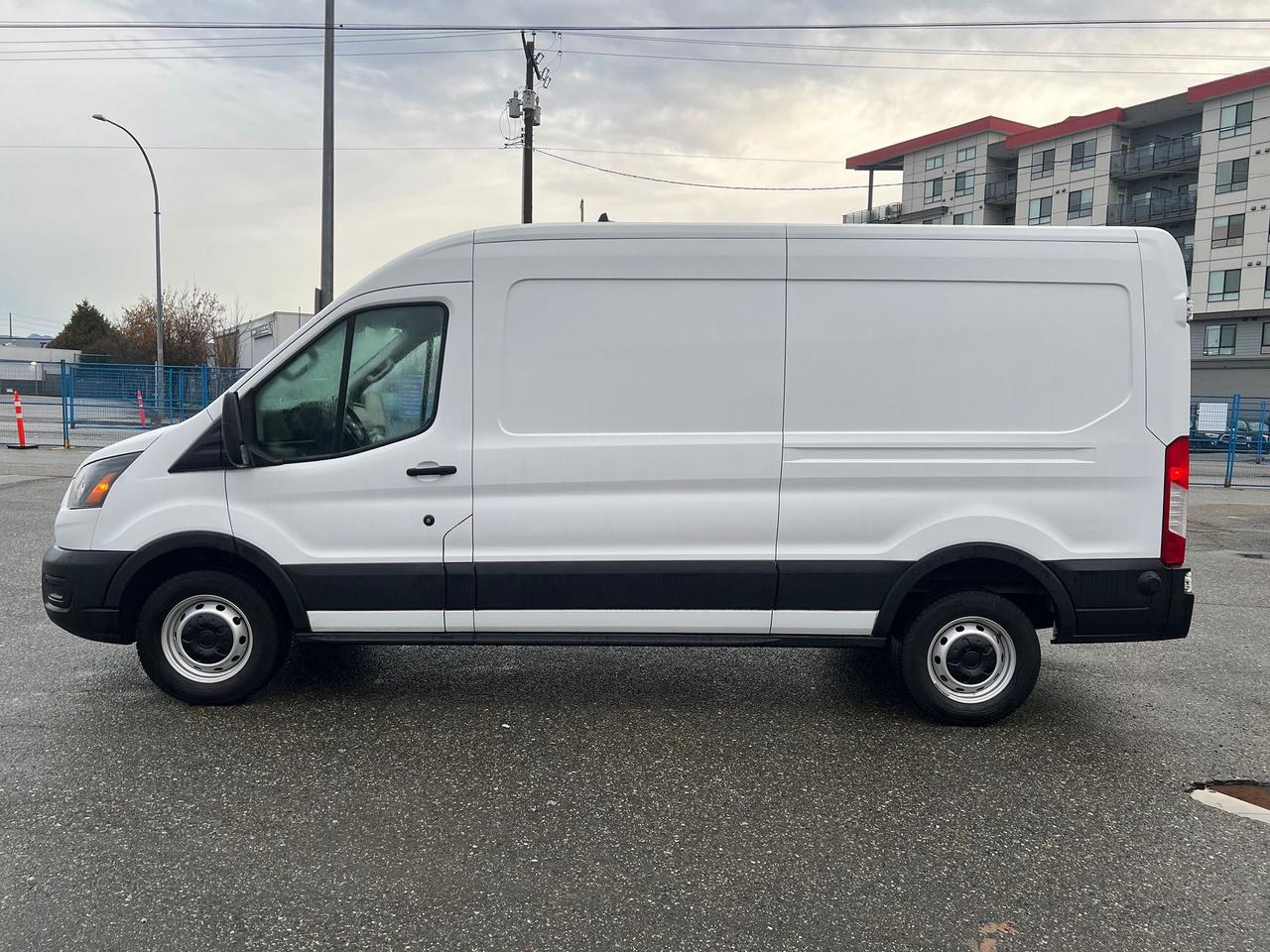 2024 Ford Transit Cargo Van T-250 148" Med Rf 9070 GVWR RWD Photo21