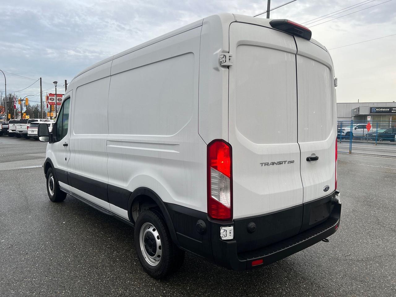 2024 Ford Transit Cargo Van T-250 148" Med Rf 9070 GVWR RWD Photo22