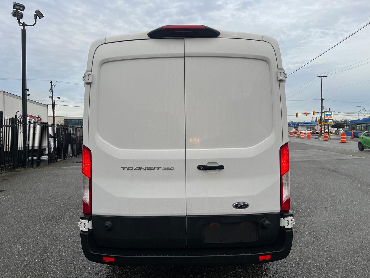 2024 Ford Transit Cargo Van T-250 148" Med Rf 9070 GVWR RWD Photo23