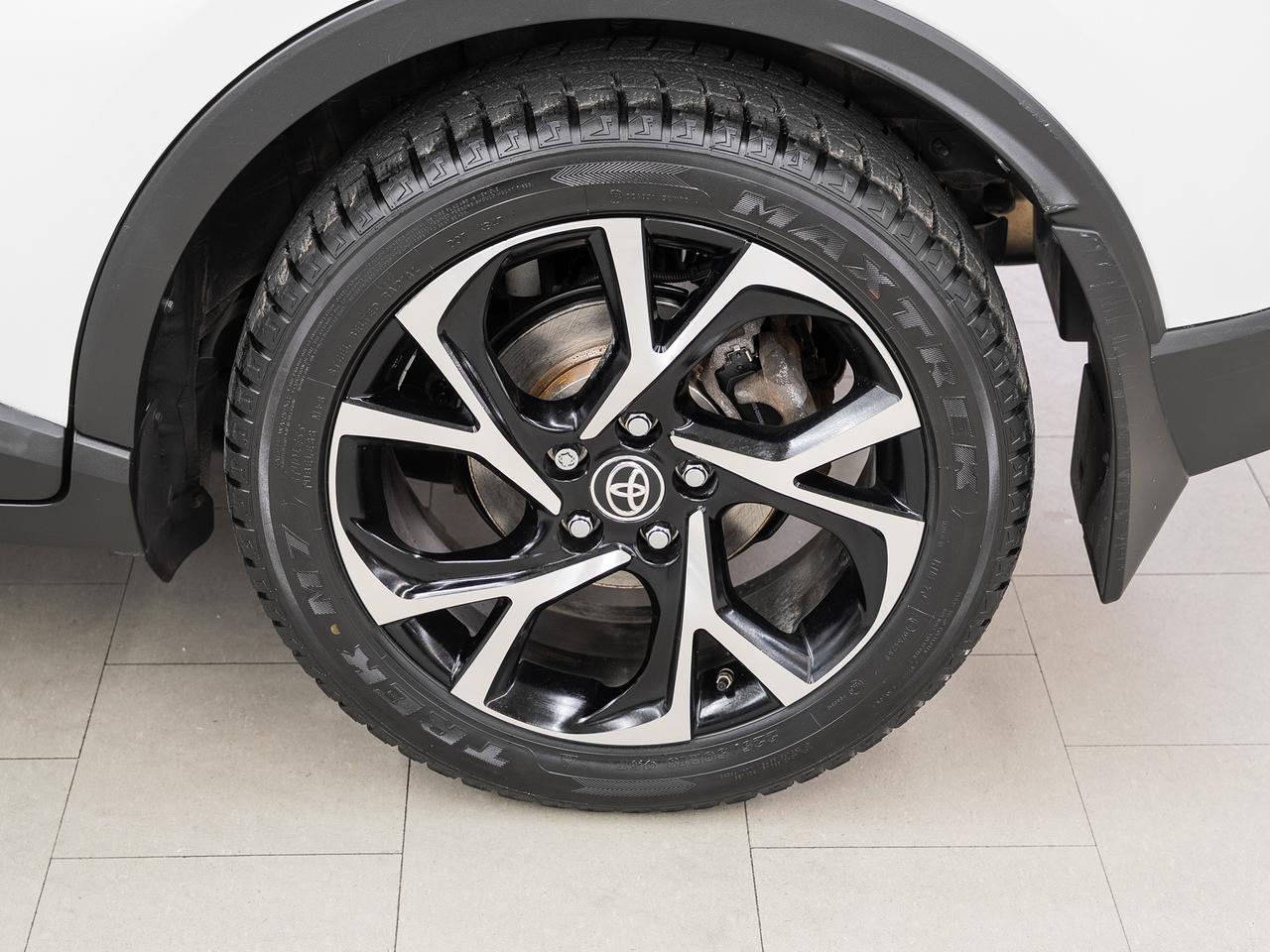 2022 Toyota C-HR XLE PREMIUM | BSM | ACC | Heated Seats | CarPlay Photo