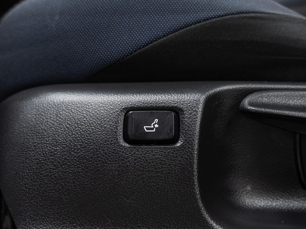 2022 Toyota C-HR XLE PREMIUM | BSM | ACC | Heated Seats | CarPlay Photo