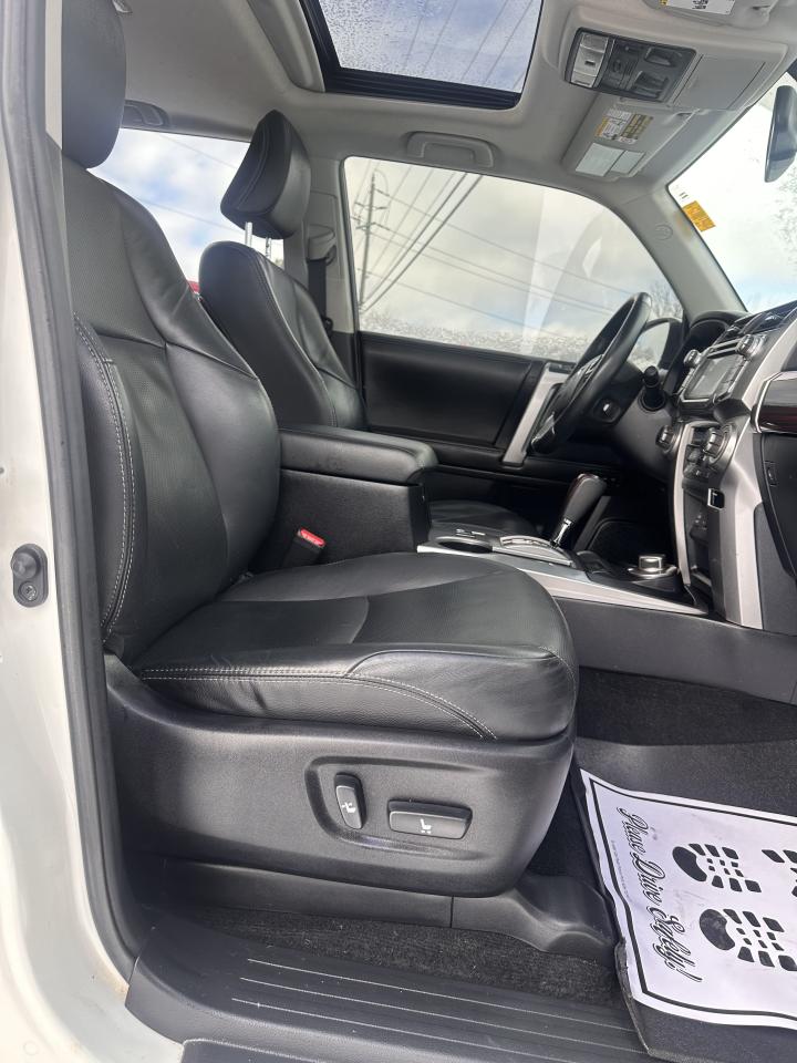 2016 Toyota 4Runner SR5 Photo4