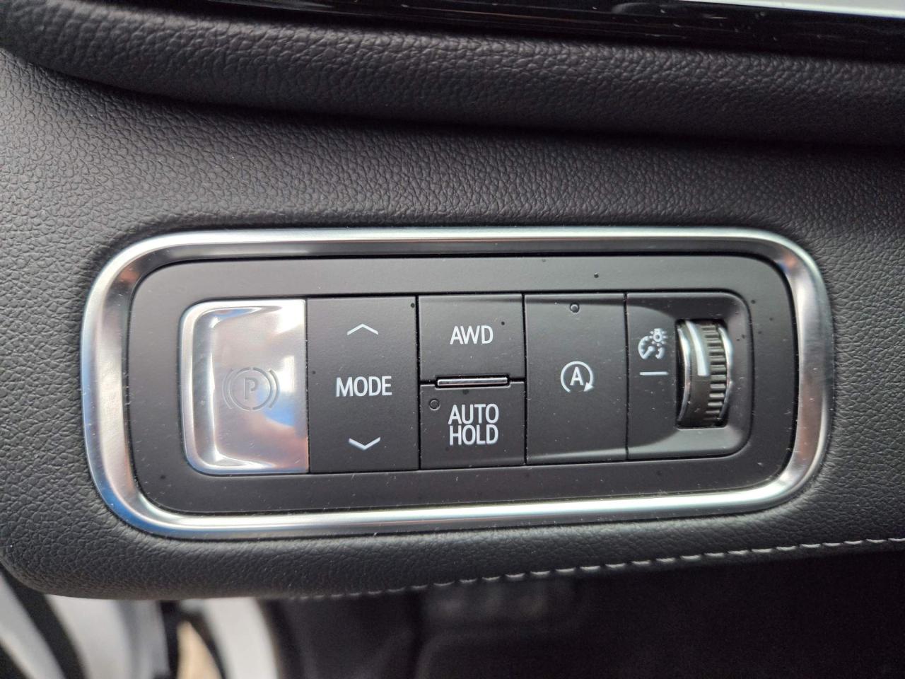 2025 Buick Enclave Sport Touring One Owner | 7-Passenger | Leather | 20" Wheels Photo