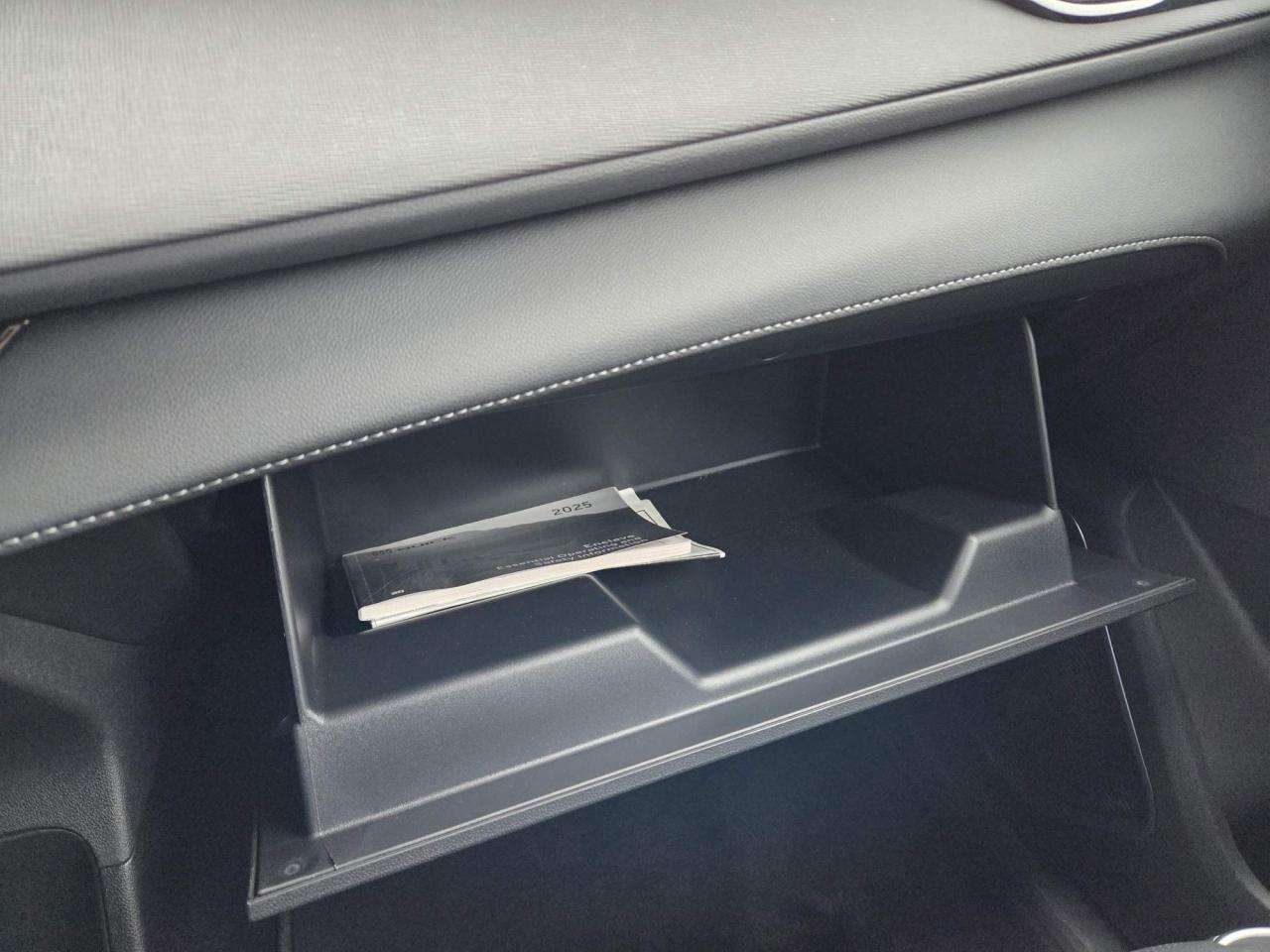 2025 Buick Enclave Sport Touring One Owner | 7-Passenger | Leather | 20" Wheels Photo