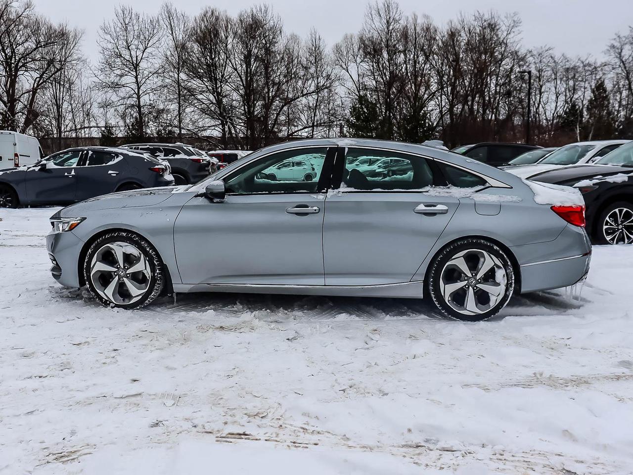 2018 Honda Accord Touring CVT Photo4