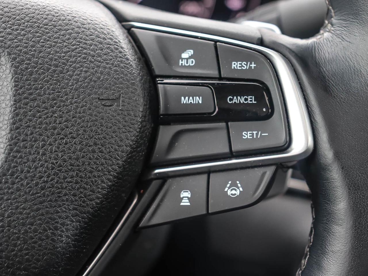 2018 Honda Accord Touring CVT Photo