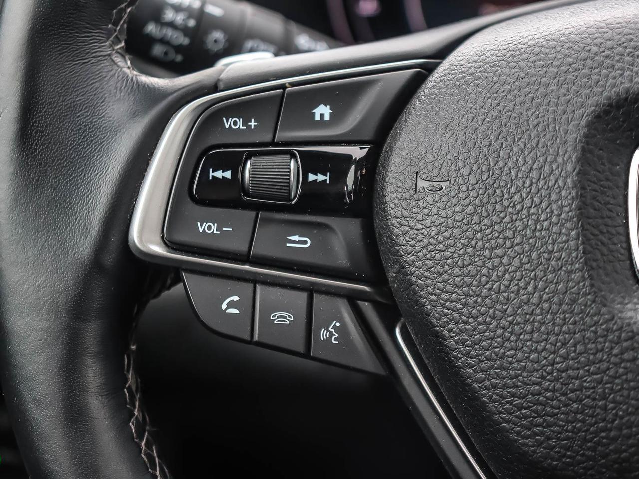 2018 Honda Accord Touring CVT Photo