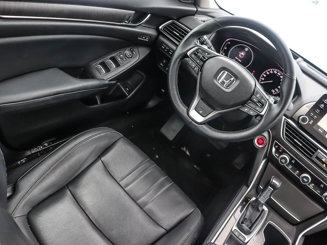 2018 Honda Accord Touring CVT Photo