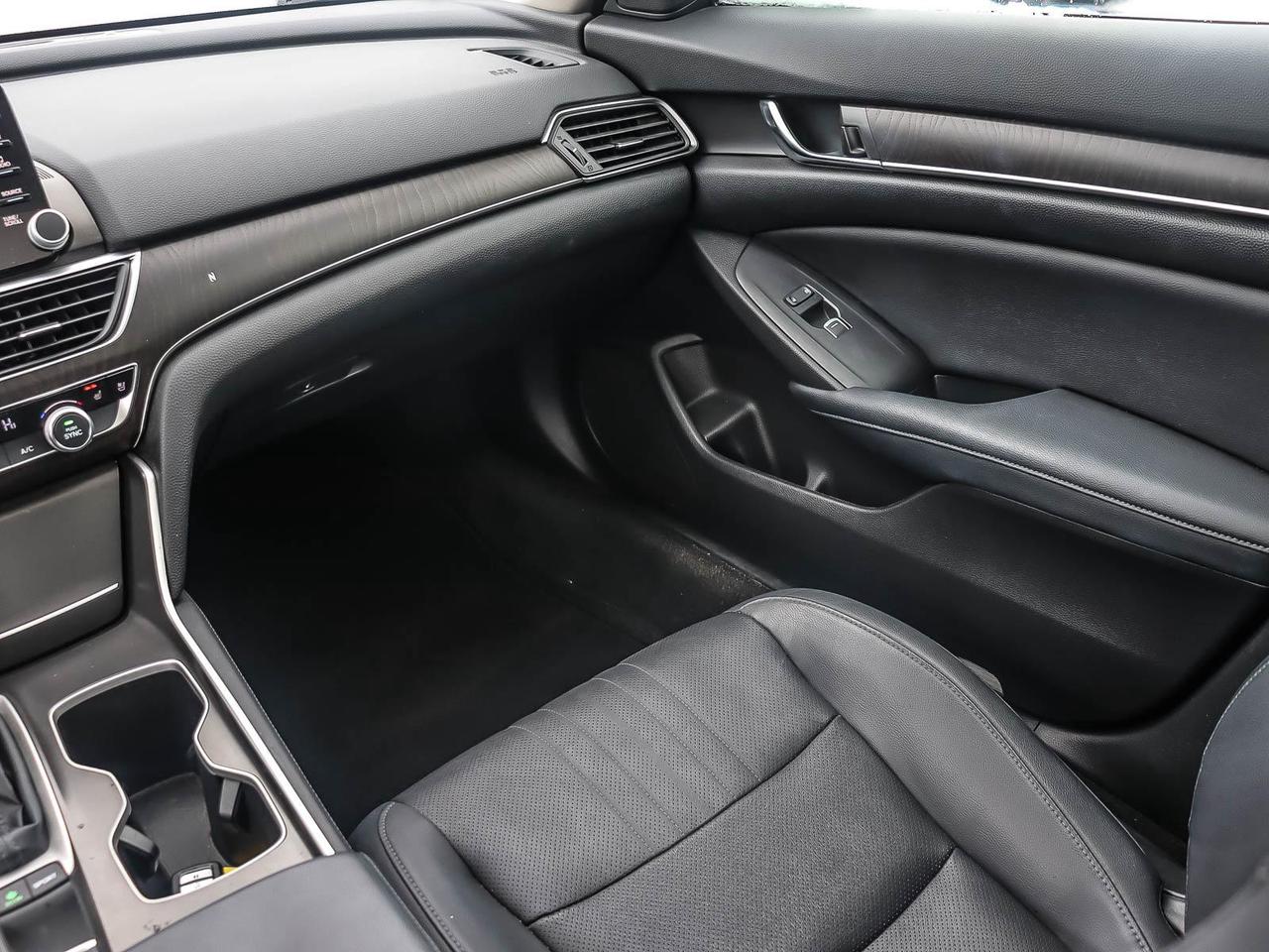 2018 Honda Accord Touring CVT Photo