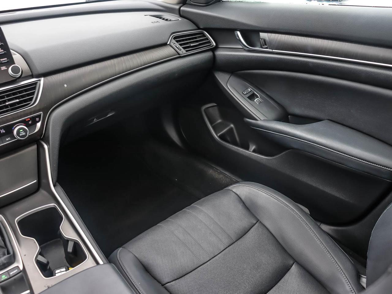 2018 Honda Accord Touring CVT Photo