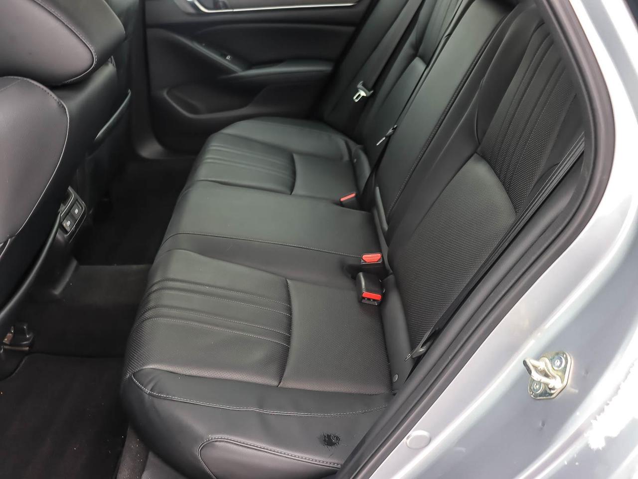 2018 Honda Accord Touring CVT Photo