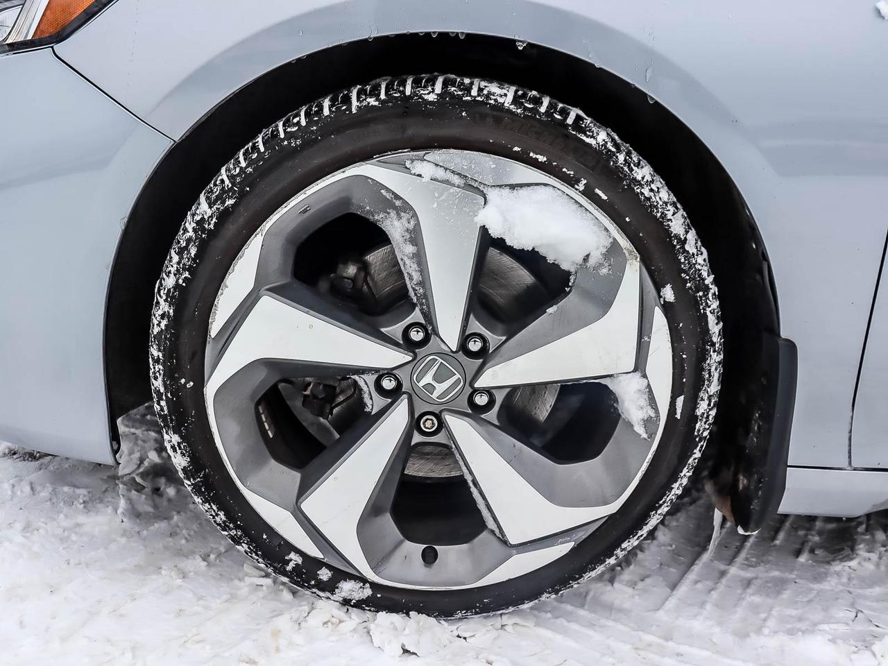 2018 Honda Accord Touring CVT Photo