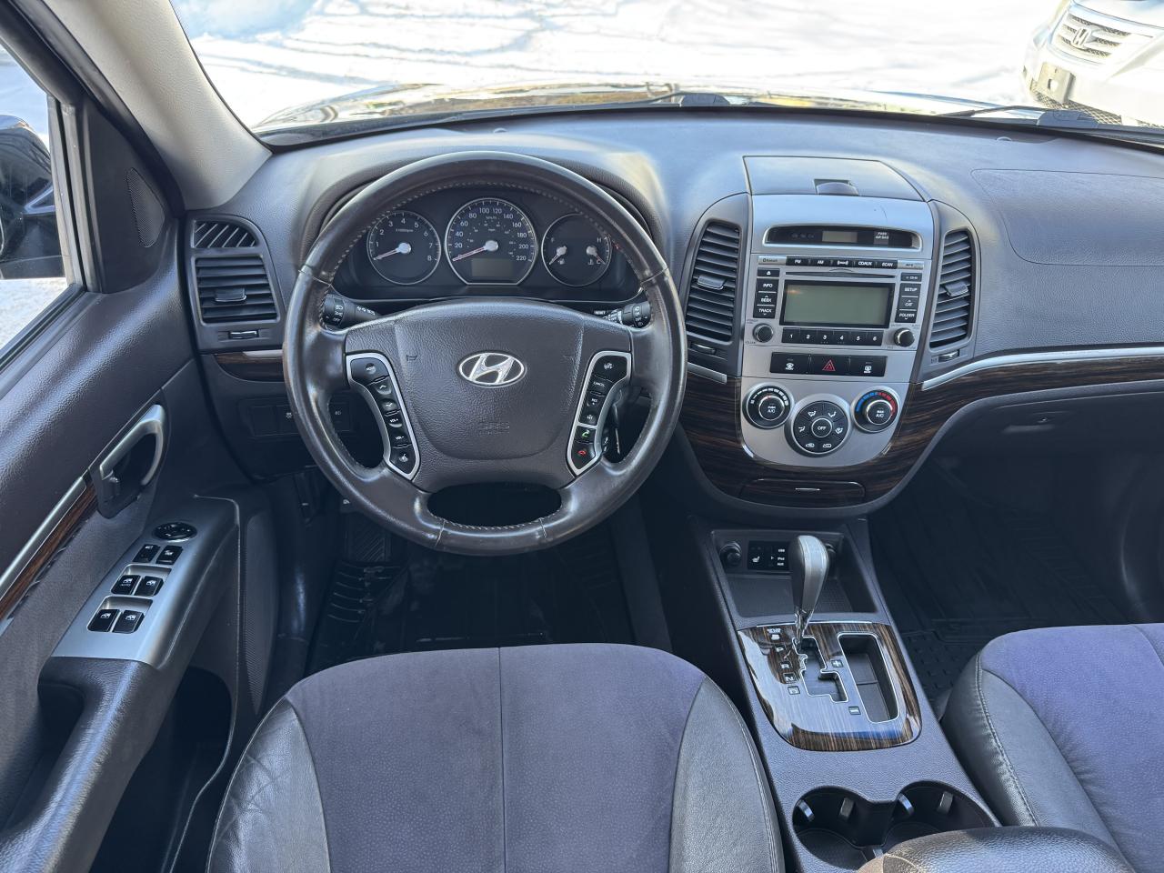 2010 Hyundai Santa Fe GL W/SPORT Photo