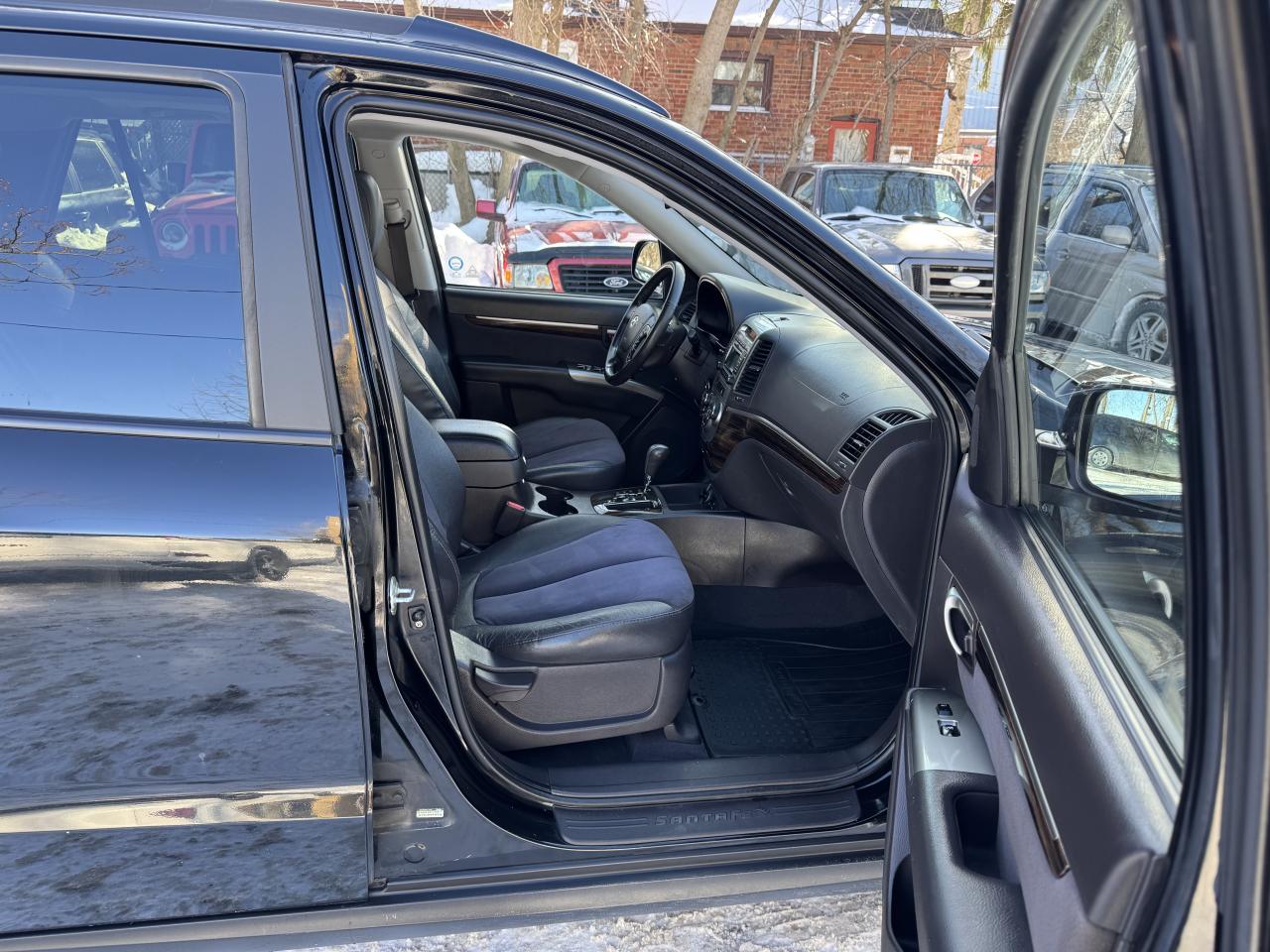 2010 Hyundai Santa Fe GL W/SPORT Photo