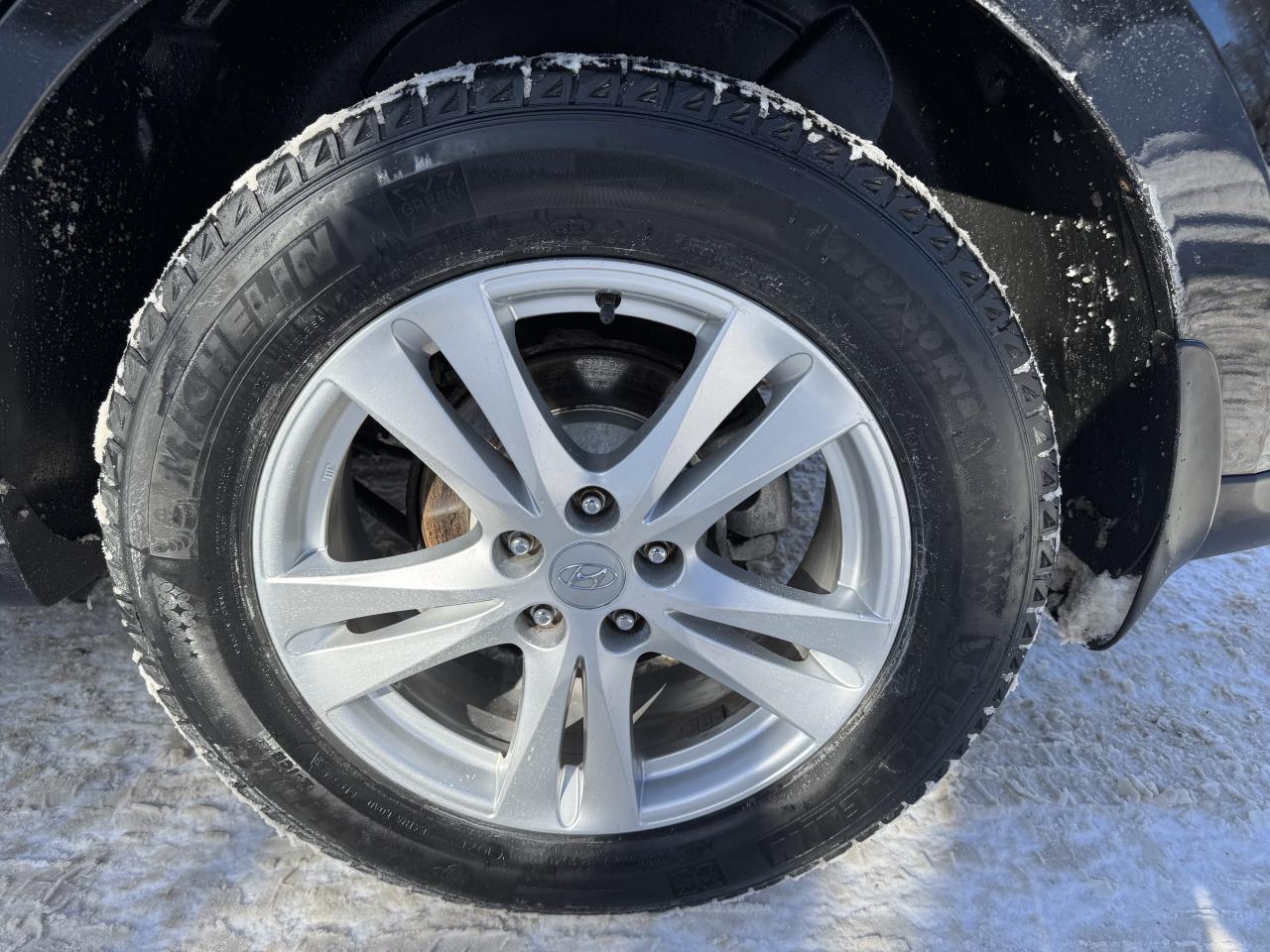 2010 Hyundai Santa Fe GL W/SPORT Photo