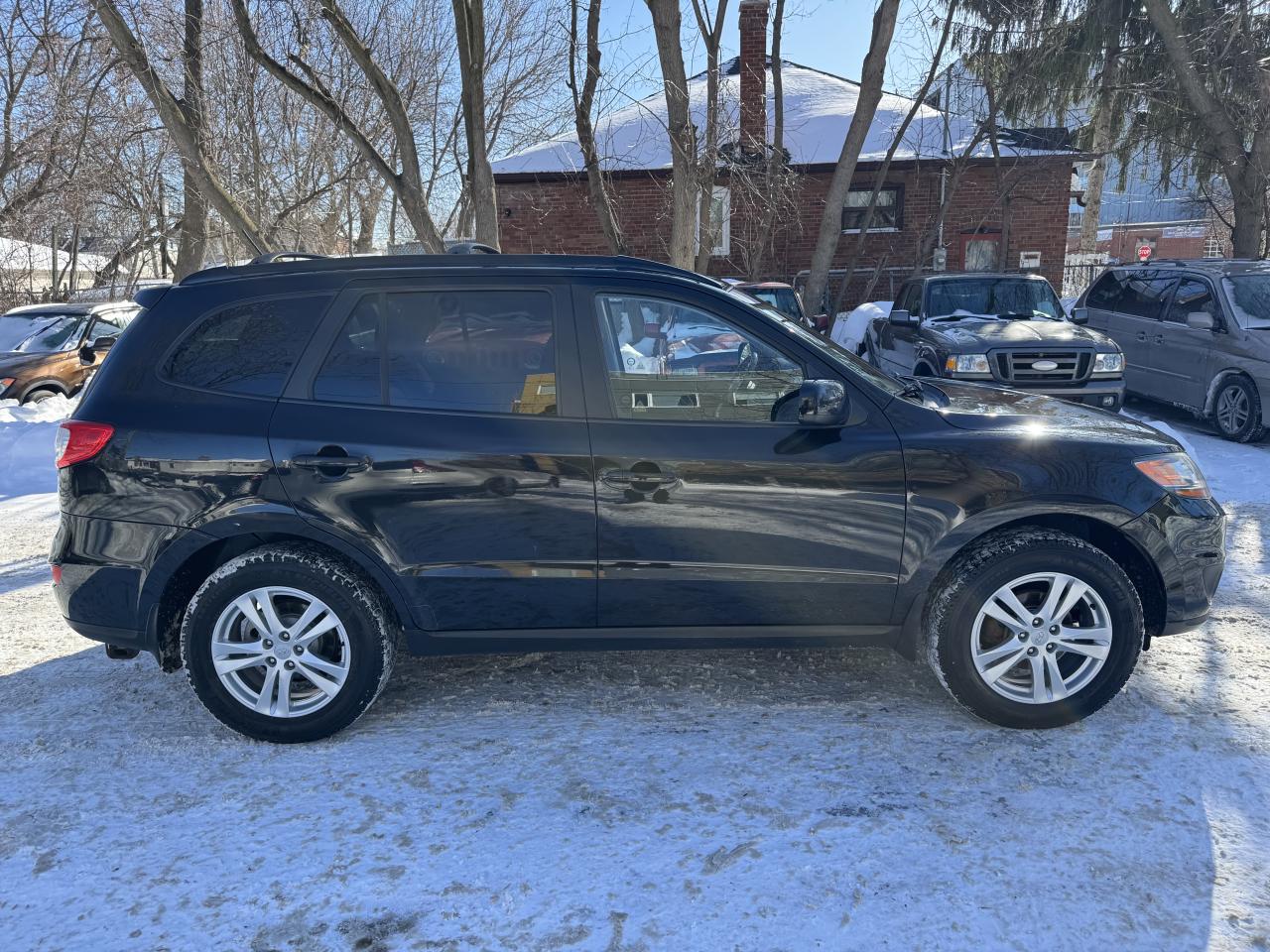 2010 Hyundai Santa Fe GL W/SPORT Photo3