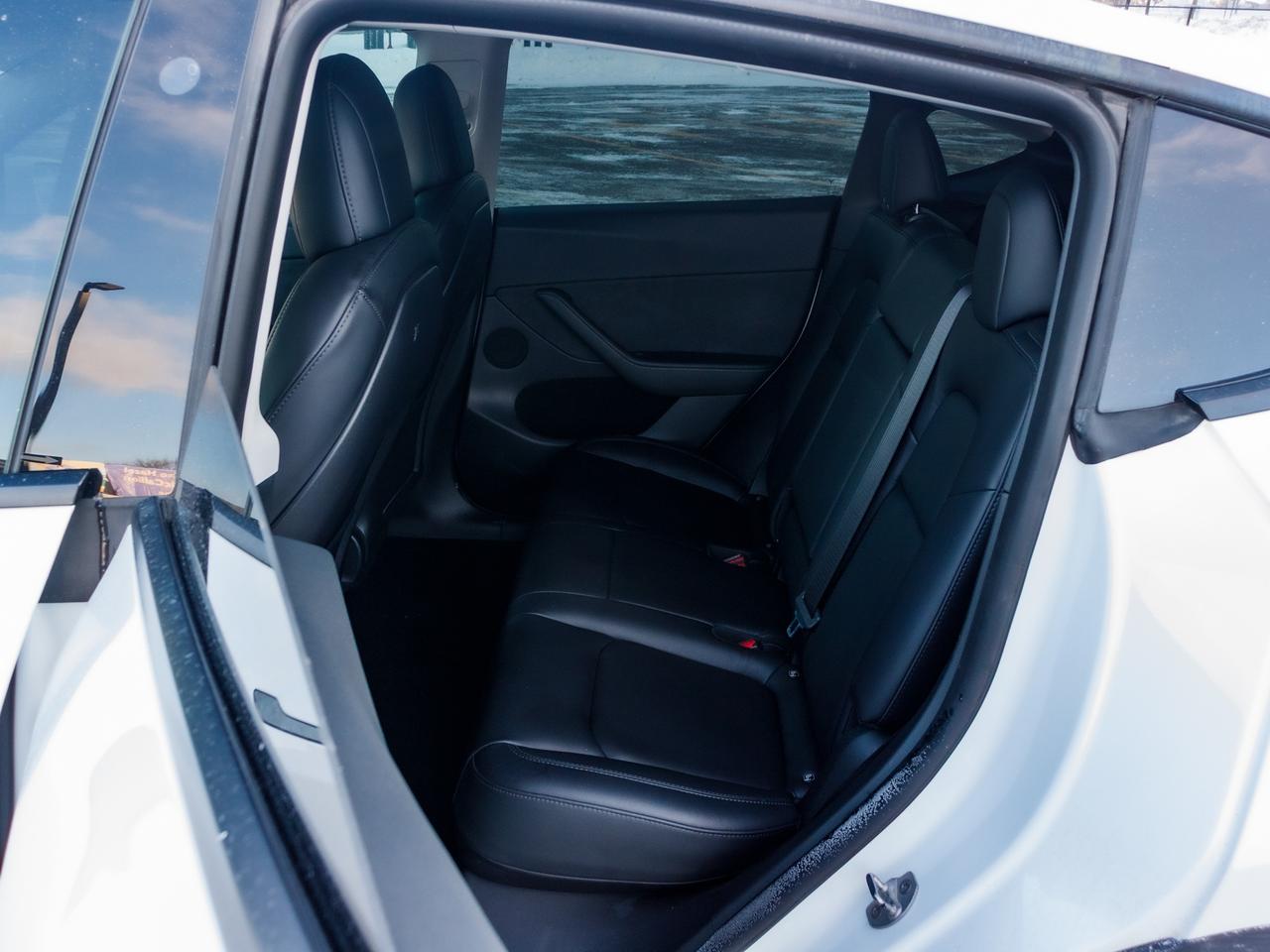 2023 Tesla Model Y Performance AWD| CLEAN CARFAX| NO ACCODENTS| Photo