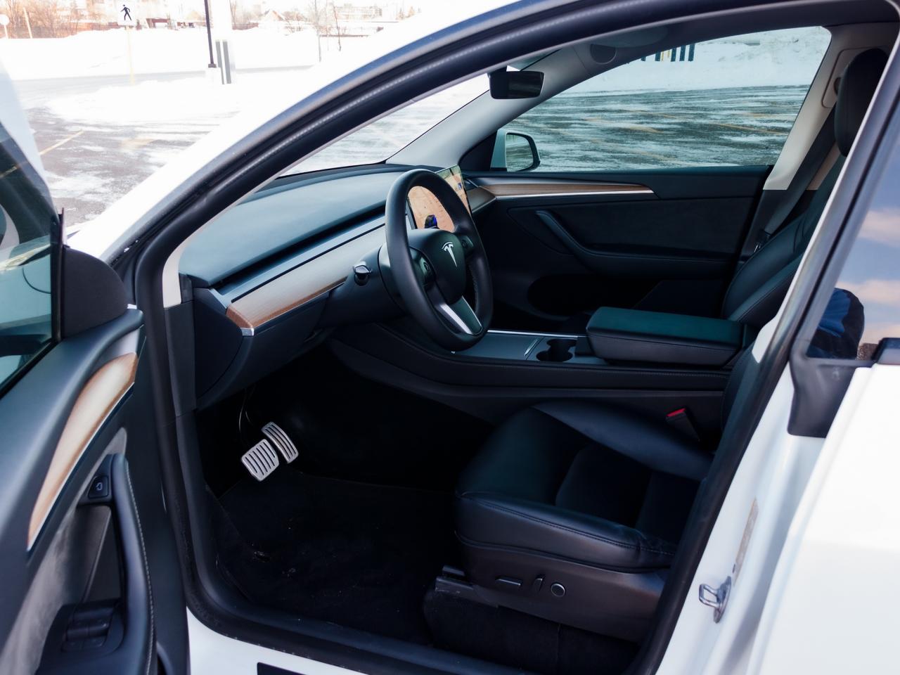 2023 Tesla Model Y Performance AWD| CLEAN CARFAX| NO ACCODENTS| Photo