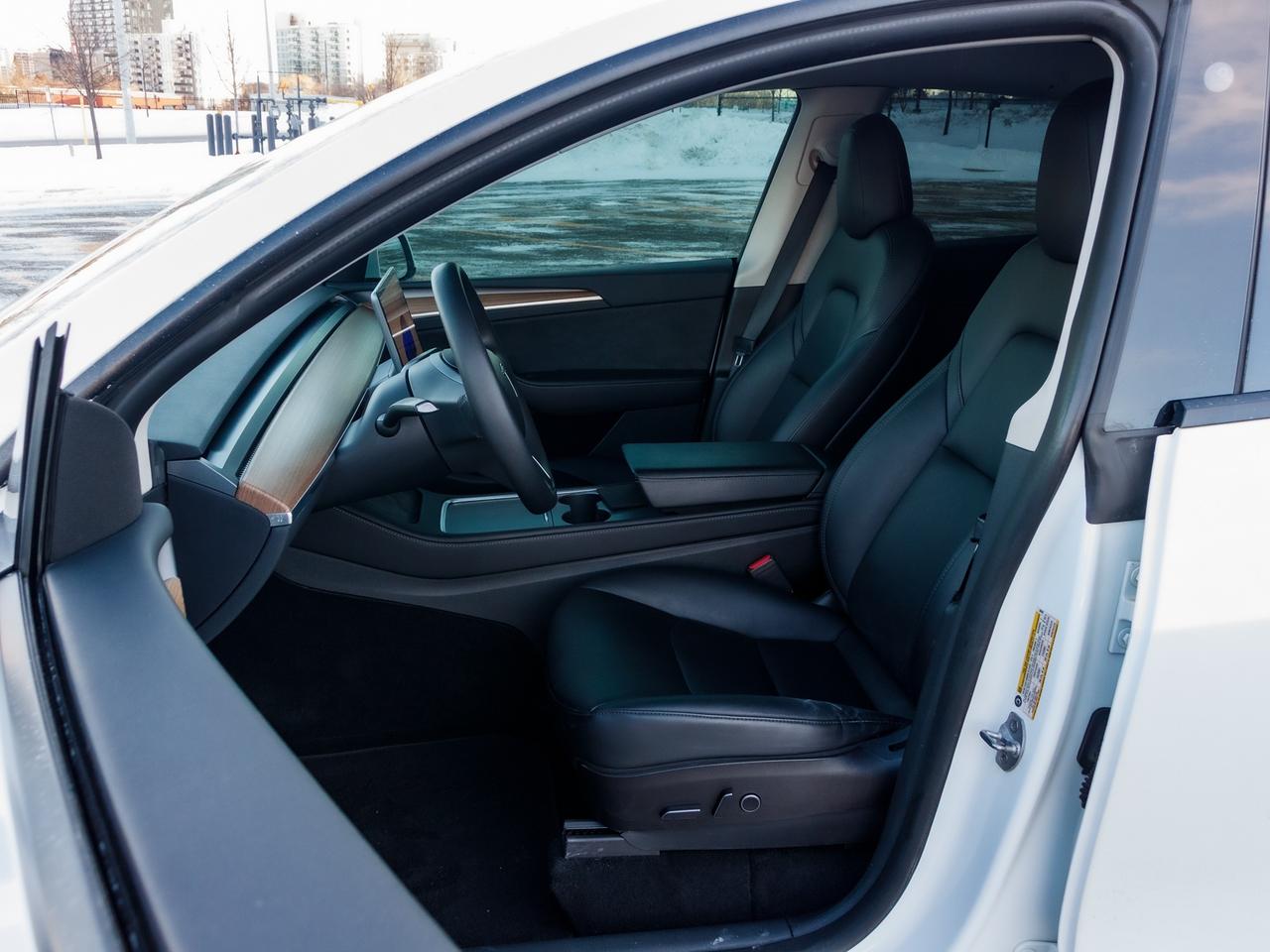 2023 Tesla Model Y Performance AWD| CLEAN CARFAX| NO ACCODENTS| Photo