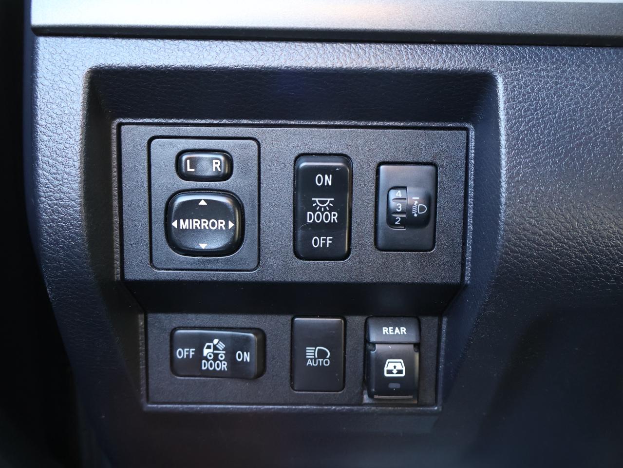 2018 Toyota Tundra SR5 5.7L V8 CREW 4WD CERTIFIED *ACCIDENT FREE* CAMERA BLUETOOTH HEATED SEATS CRUISE ALLOYS Photo