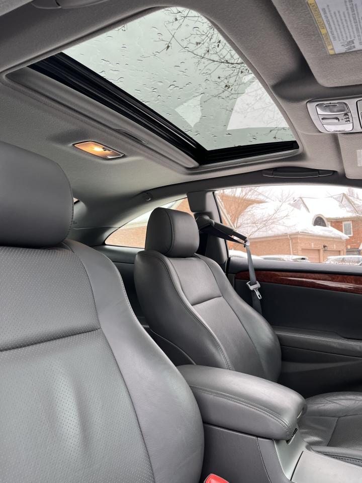 2006 Toyota Camry Solara SLE V6 -1 LOCAL OWNER! NO CLAIMS! ONLY 179K KMS! Photo