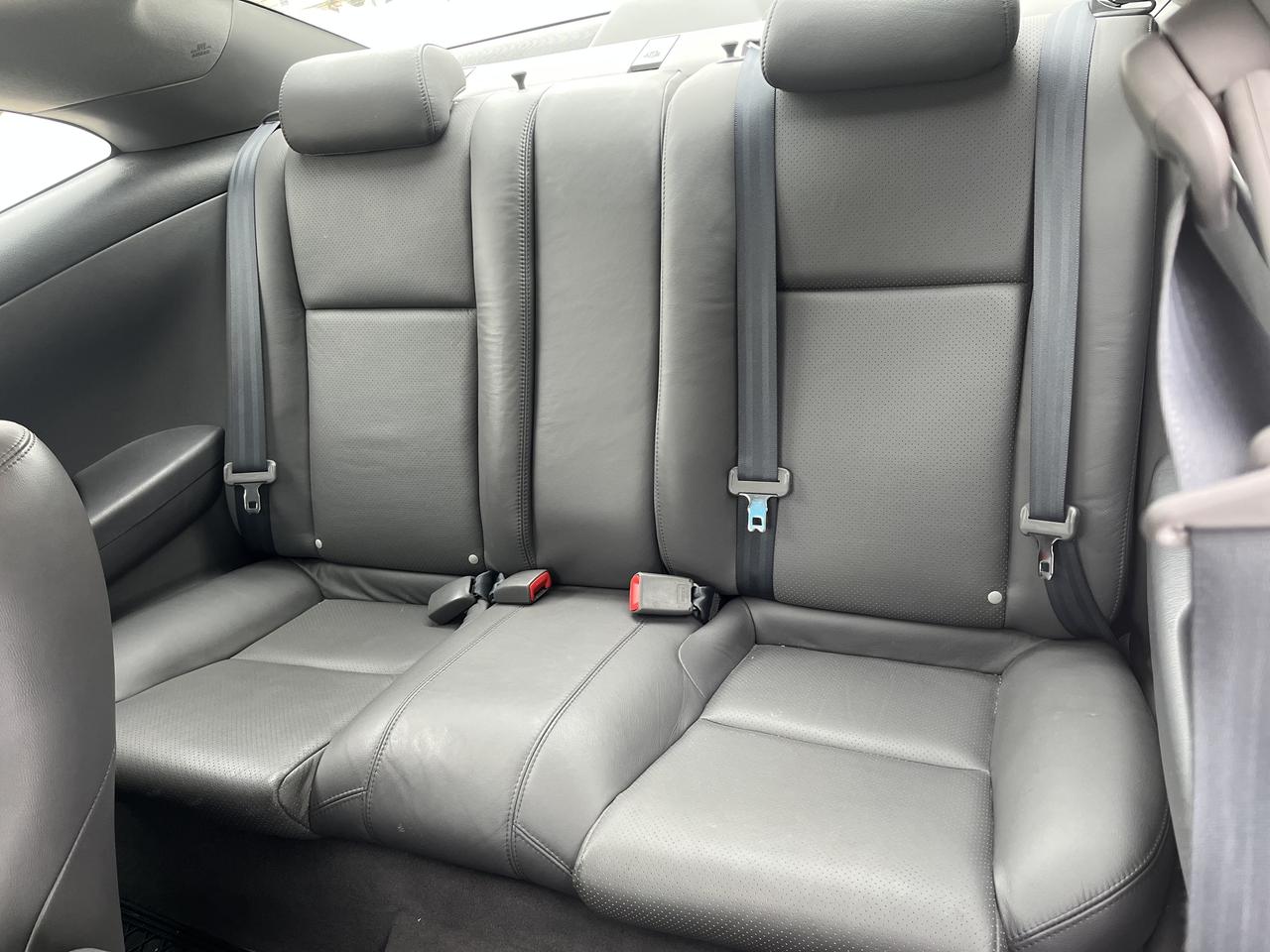 2006 Toyota Camry Solara SLE V6 -1 LOCAL OWNER! NO CLAIMS! ONLY 179K KMS! Photo