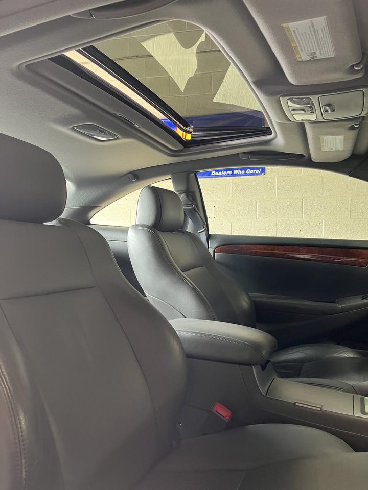 2006 Toyota Camry Solara SLE V6 -1 LOCAL OWNER! NO CLAIMS! ONLY 179K KMS! Photo