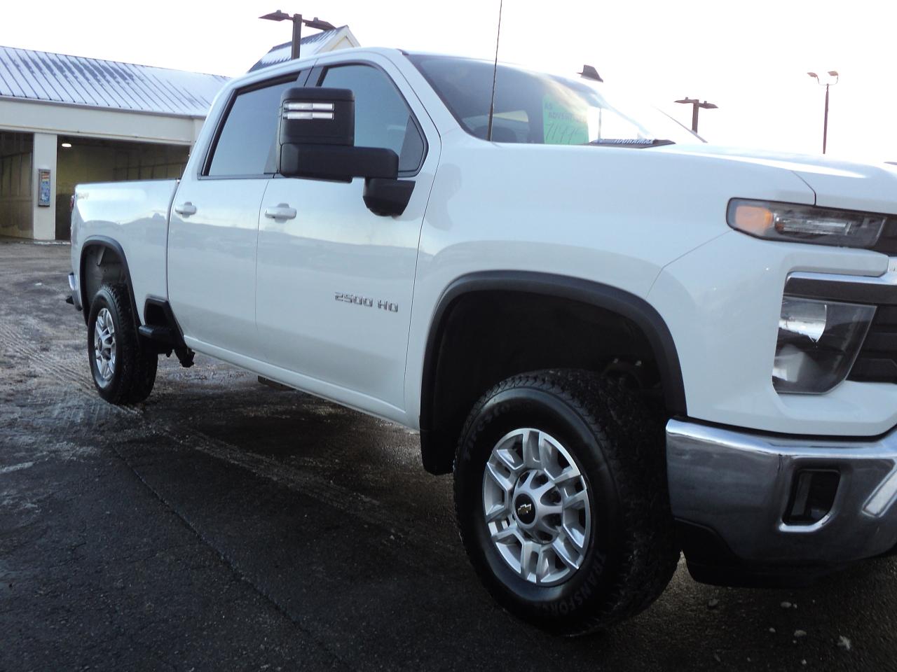 2025 Chevrolet Silverado 2500 LT CrewCab4WD 6.6L8cylDiesel6'10"BoxNavHeatedSeats Photo