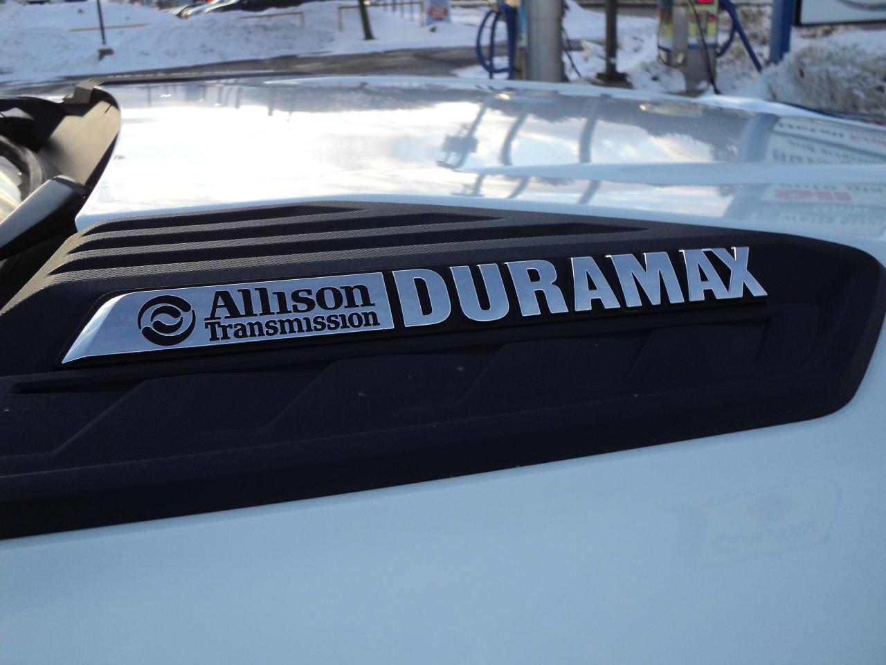 2025 Chevrolet Silverado 2500 LT CrewCab4WD 6.6L8cylDiesel6'10"BoxNavHeatedSeats Photo