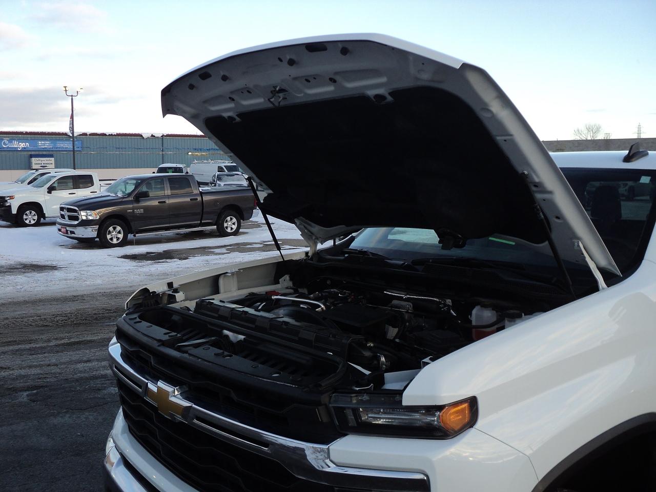 2025 Chevrolet Silverado 2500 LT CrewCab4WD 6.6L8cylDiesel6'10"BoxNavHeatedSeats Photo