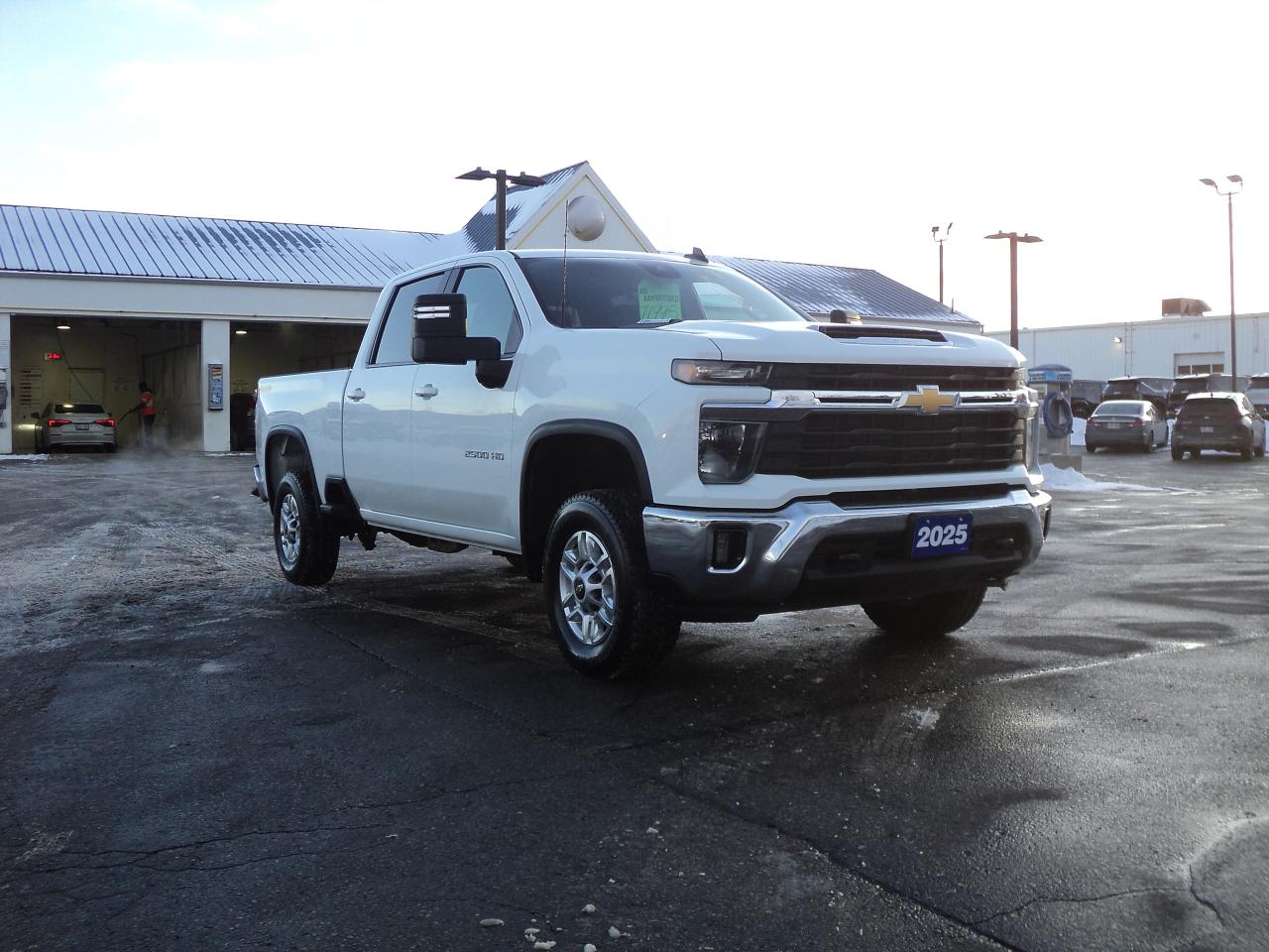 2025 Chevrolet Silverado 2500 LT CrewCab4WD 6.6L8cylDiesel6'10"BoxNavHeatedSeats Photo3