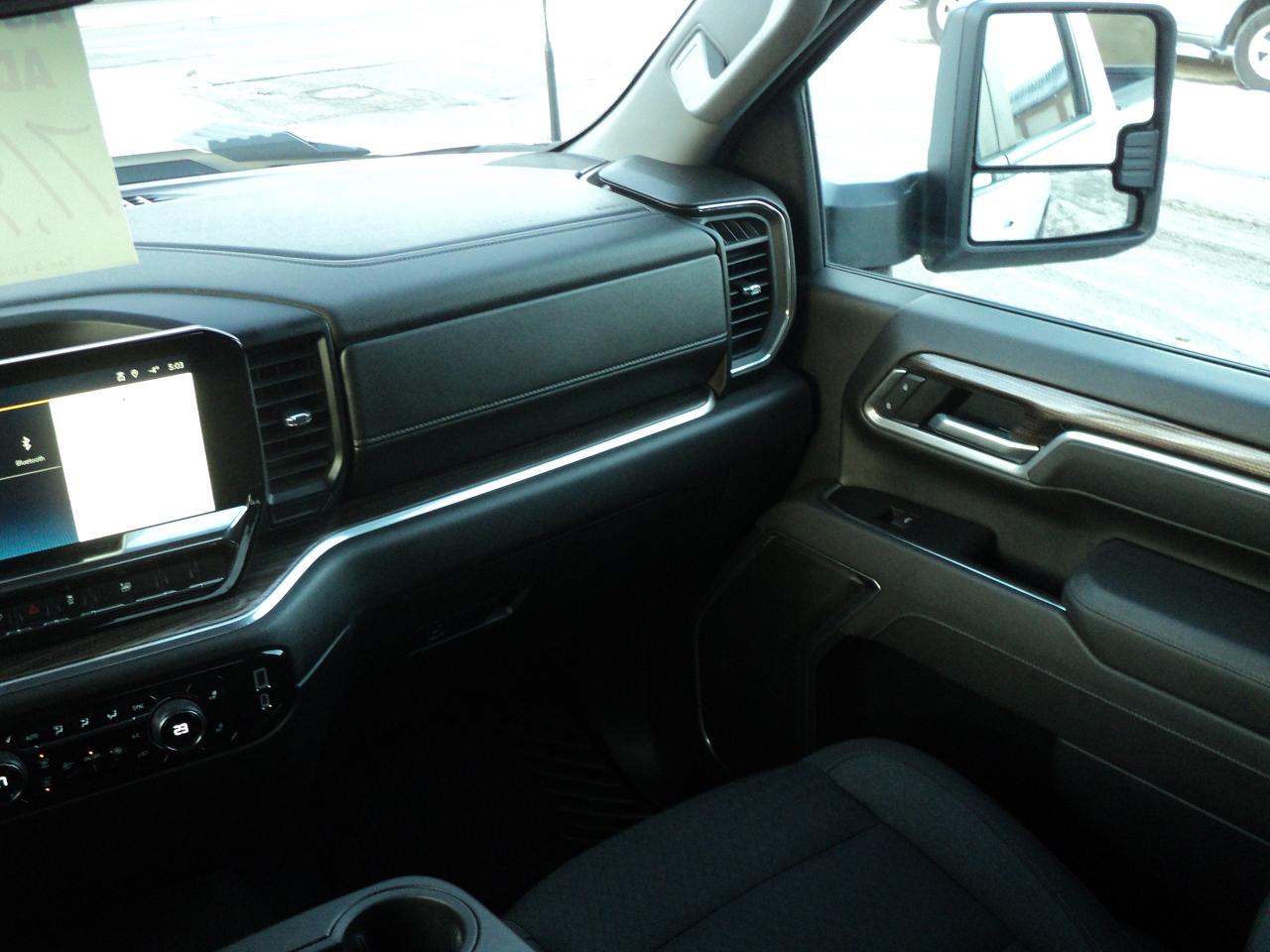 2025 Chevrolet Silverado 2500 LT CrewCab4WD 6.6L8cylDiesel6'10"BoxNavHeatedSeats Photo