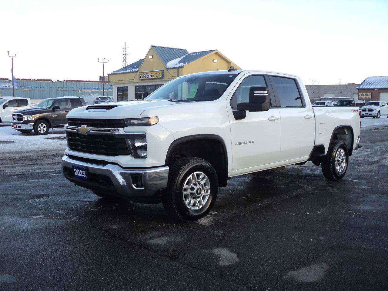 2025 Chevrolet Silverado 2500 LT CrewCab4WD 6.6L8cylDiesel6'10"BoxNavHeatedSeats - Photo #1