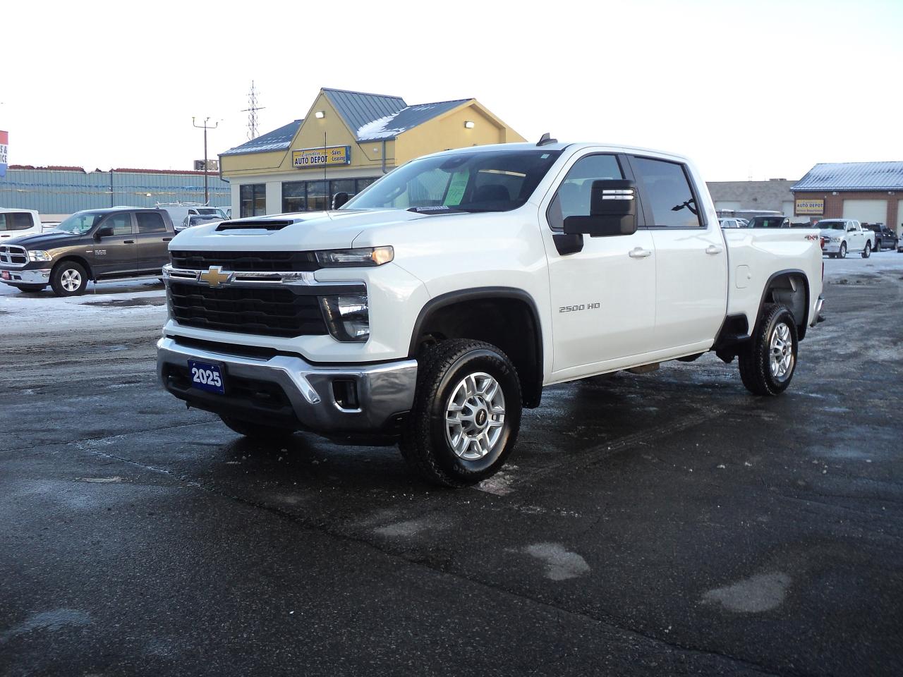 2025 Chevrolet Silverado 2500 LT CrewCab4WD 6.6L8cylDiesel6'10"BoxNavHeatedSeats Photo