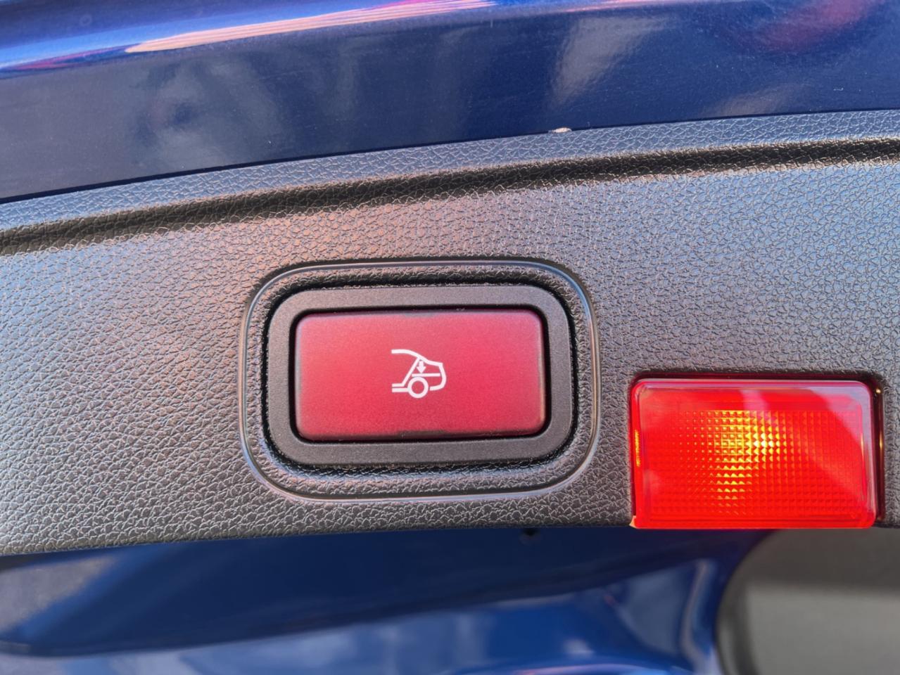 2018 Mercedes-Benz C-Class AMG C 43 4MATIC Cabriolet - Navi - Leather !! Photo