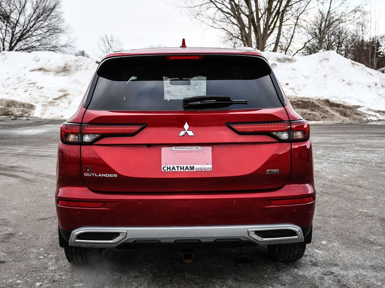 2024 Mitsubishi Outlander LE S-AWC Photo