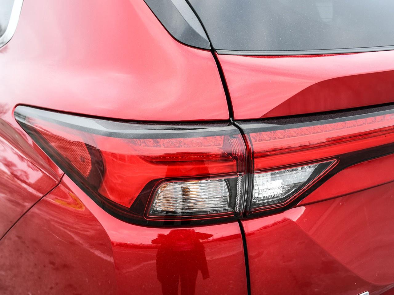 2024 Mitsubishi Outlander LE S-AWC Photo