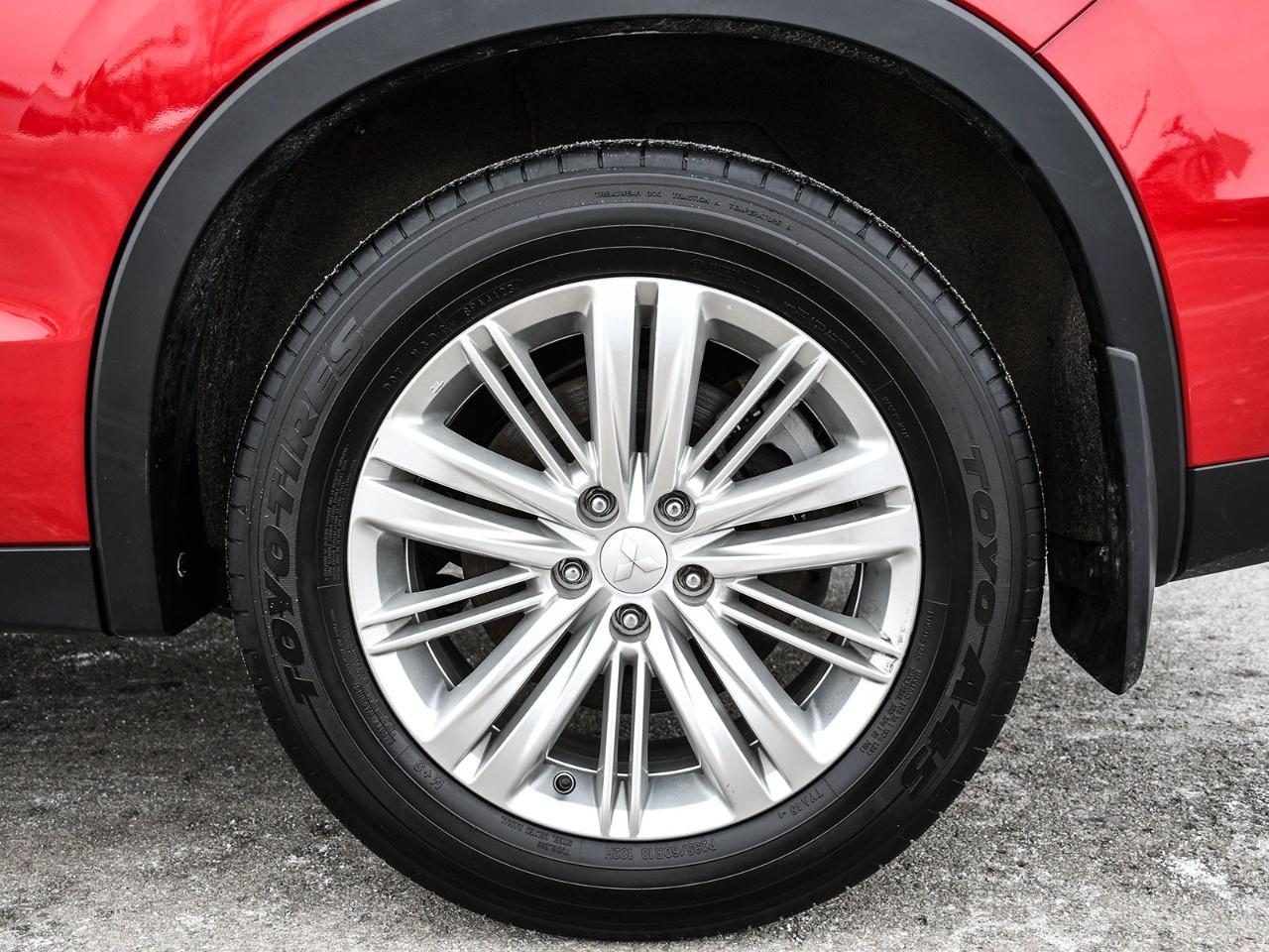 2024 Mitsubishi Outlander LE S-AWC Photo