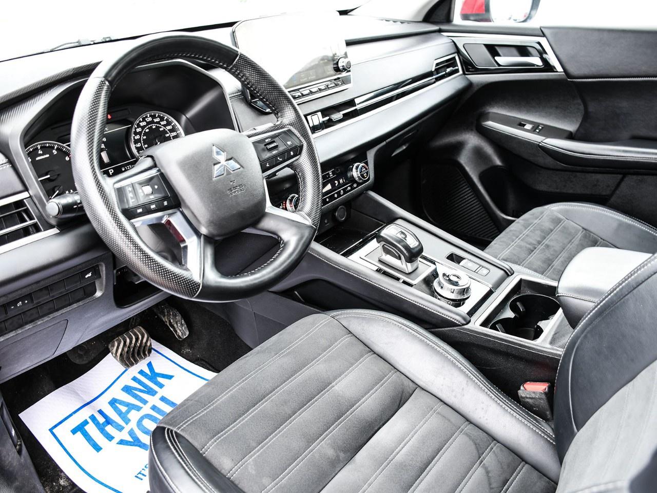 2024 Mitsubishi Outlander LE S-AWC Photo