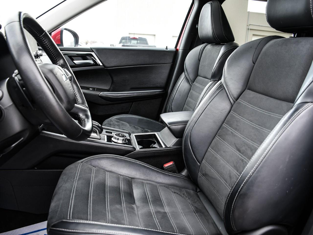 2024 Mitsubishi Outlander LE S-AWC Photo