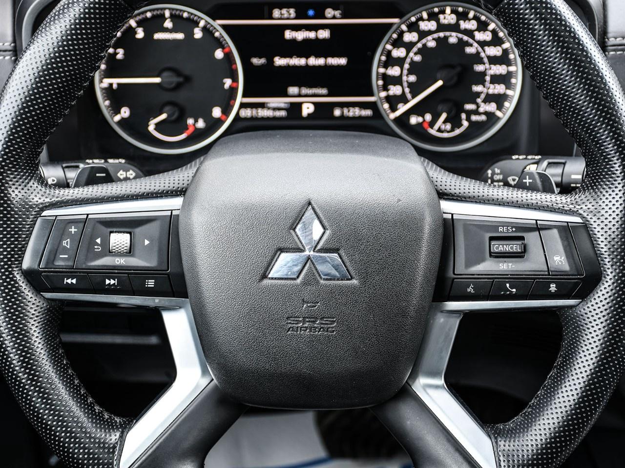 2024 Mitsubishi Outlander LE S-AWC Photo