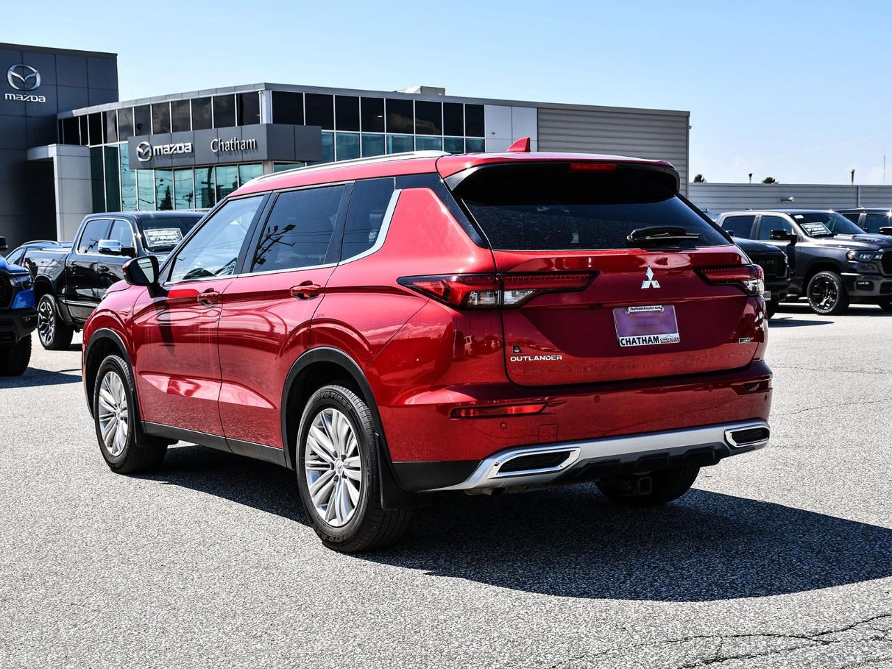 2024 Mitsubishi Outlander LE S-AWC Photo