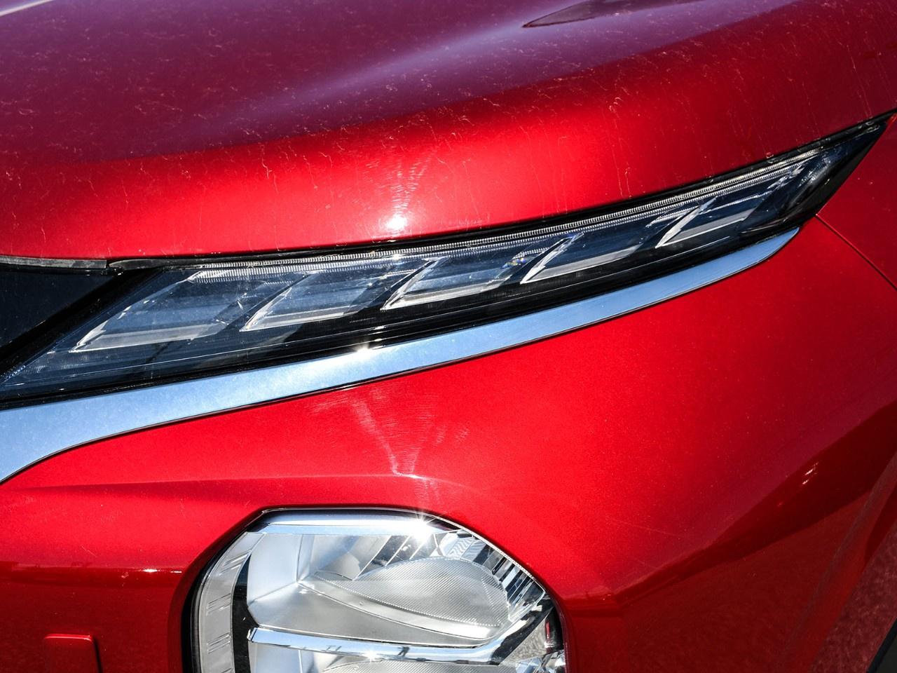 2024 Mitsubishi Outlander LE S-AWC Photo