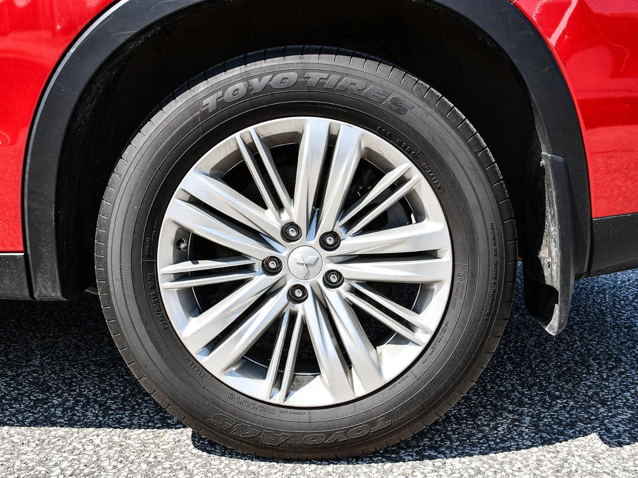 2024 Mitsubishi Outlander LE S-AWC Photo