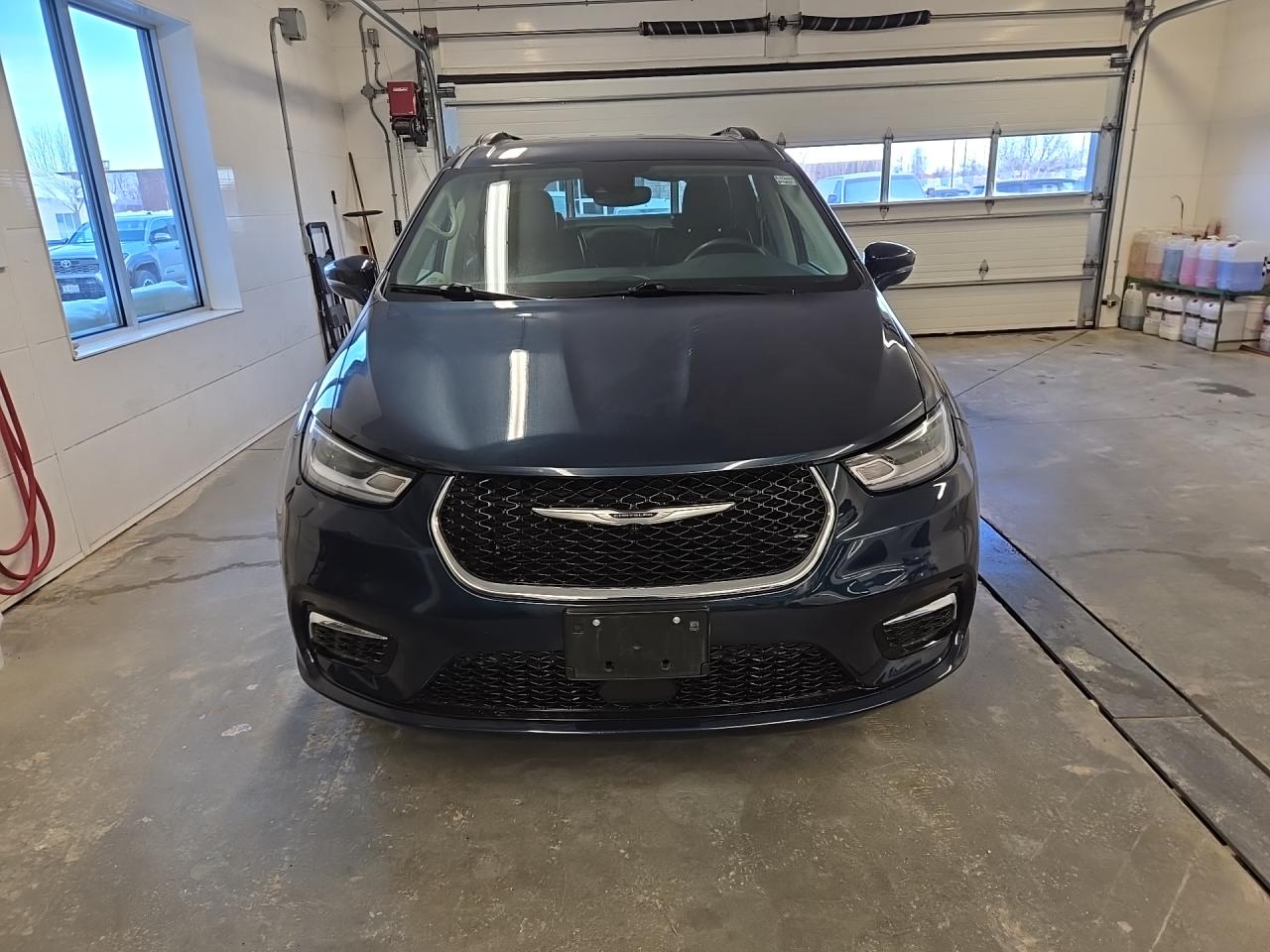 2022 Chrysler Pacifica Touring L Photo0