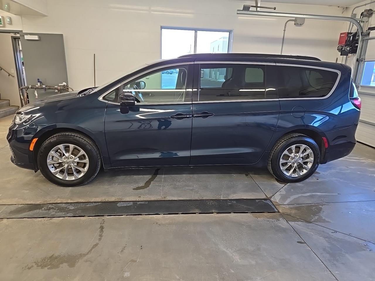 2022 Chrysler Pacifica Touring L Photo