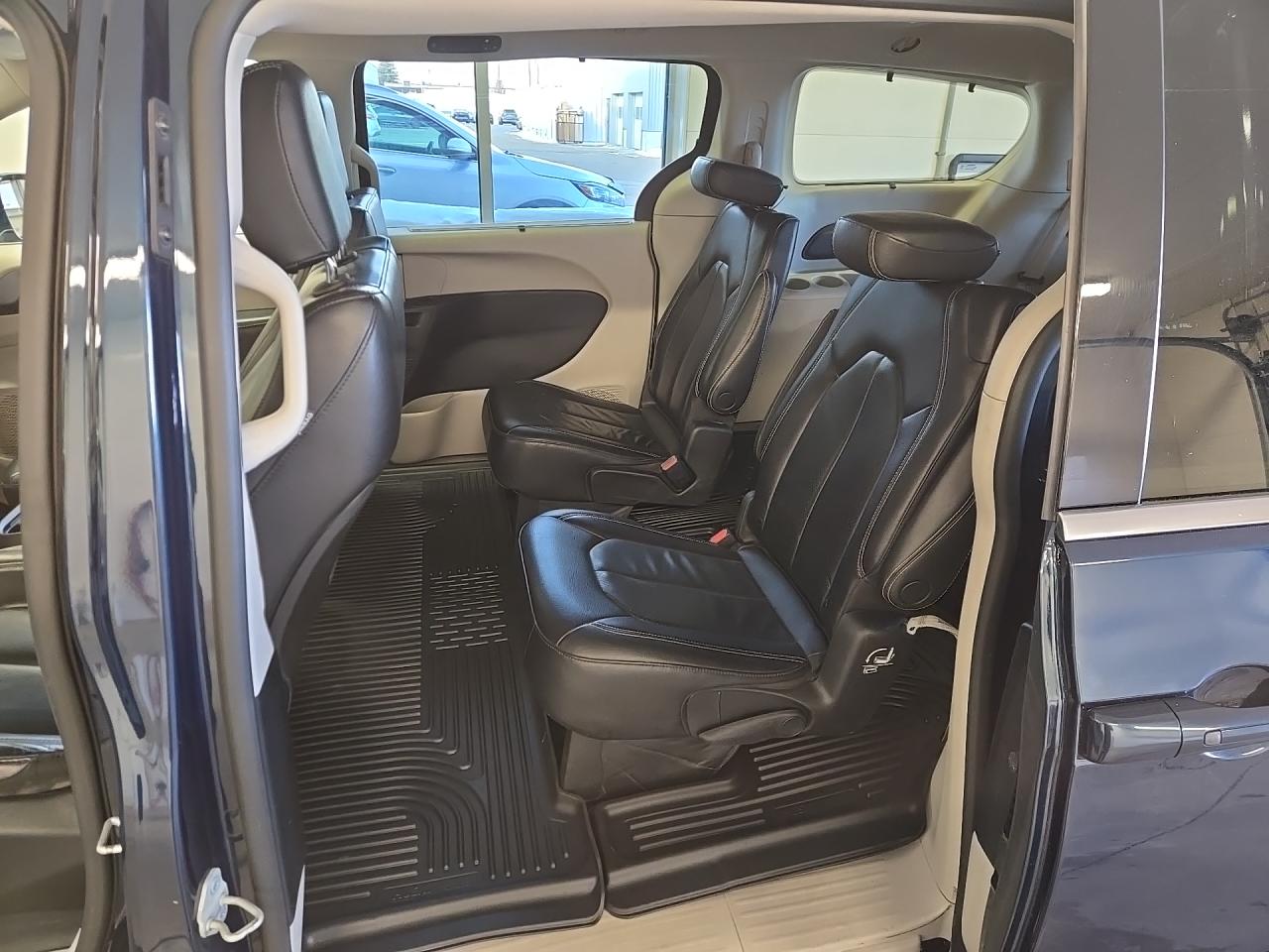 2022 Chrysler Pacifica Touring L Photo