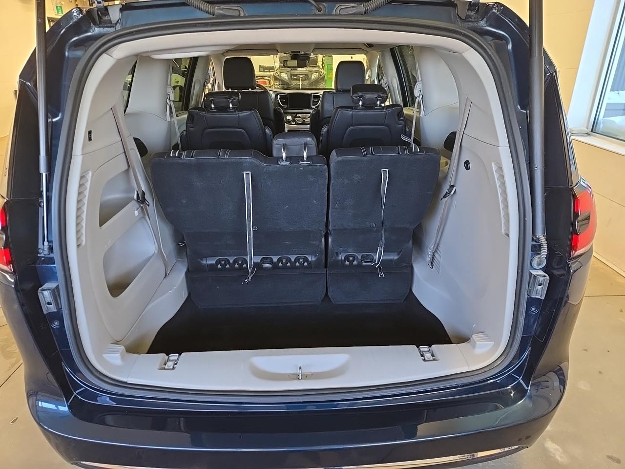 2022 Chrysler Pacifica Touring L Photo