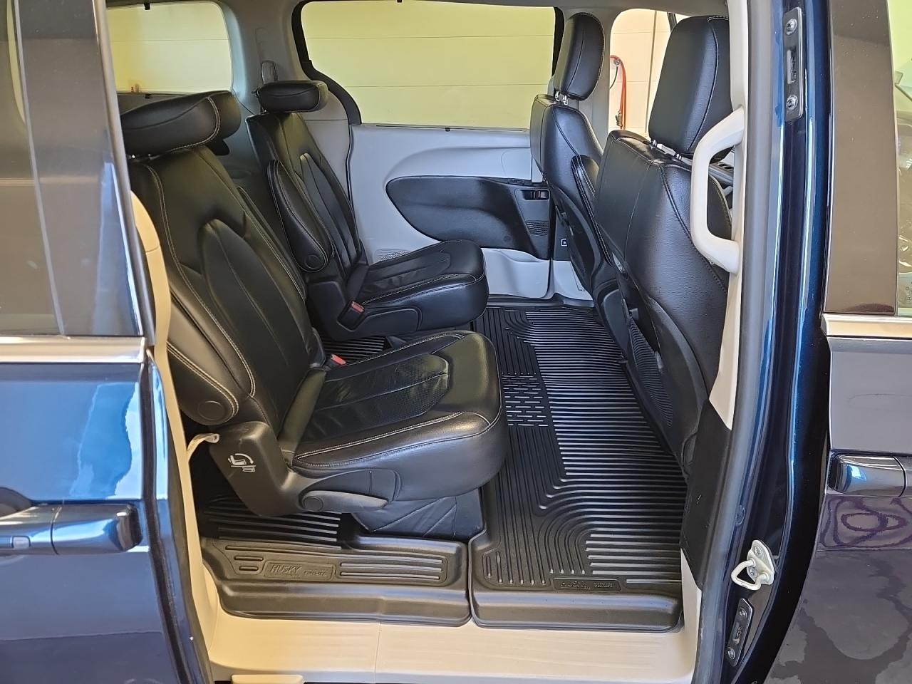 2022 Chrysler Pacifica Touring L Photo